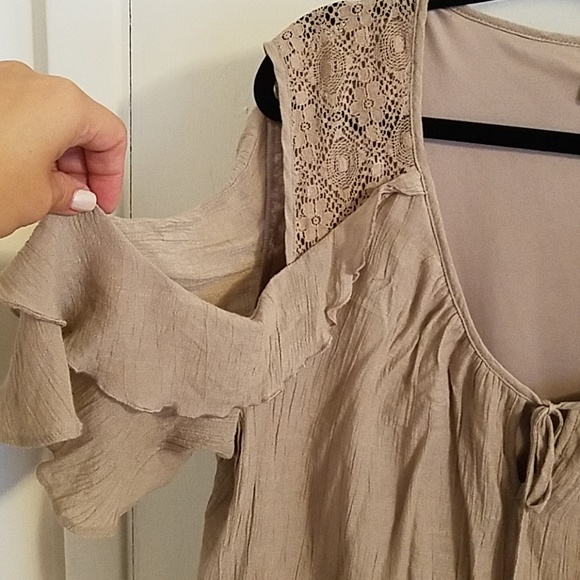 Alyx Tops - Alyx tan color cold shoulder top